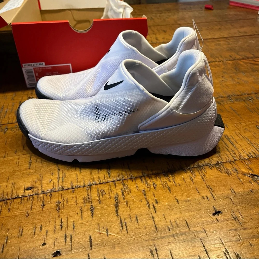 NWT NIKE Go FlyEase Easy On/Off Shoes White/Black - Picture 3 of 8